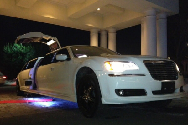 12 Passenger Chrysler 300 Limo